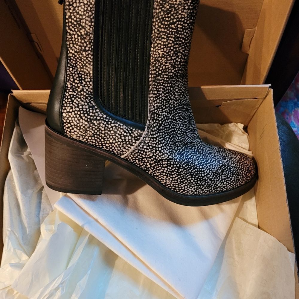 UGG Camden Exotic Size 10 - Picture 3 of 8